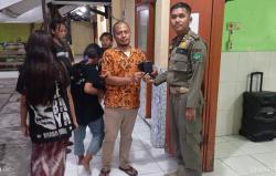 Empat Remaja Perempuan Bersenjata Gegerkan Simpang Empat Gedangan, Satpol PP Bertindak Cepat