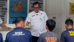 Tingkatkan Deteksi Dini, Kakanwil Ditjenpas Sulsel Sidak Keamanan dan Tes Urine di Lapas Makassar