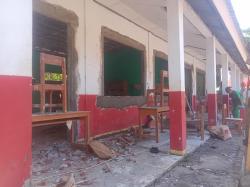 Kisah Meja Belajar yang Jadi Tangga: Sorotan di Balik Pembangunan SDN 1 Kandangsapi Cijaku Lebak