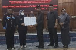 Sah, Enam Ranperda Resmi  Menjadi Perda di Kobar, Salah Satunya Perda Pasar Rakyat