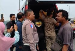 Diduga Mabuk Pengendara Motor Jatuh ke Sungai Porong, Jenazah Ditemukan Keesokan Harinya