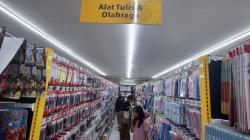 Liburan Sambil Belanja, Pelajar Asal Kuningan Serbu Toko Perlengkapan Sekolah di Semarang