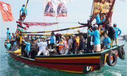 Semarak Tradisi Ruwat Laut di Pantai Carita, Bupati Pandeglang Ajak Warga Jaga Alam dan Budaya