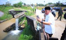 Herman Deru Langsung Hubungi Kepala BBWS Sumatera VIII, Usai Lihat Saluran Irigasi di OKU Timur