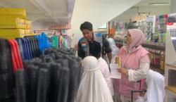 YBM Bareng Srikandi PLN Ponorogo Traktir Anak Yatim Belanja Peralatan Sekolah