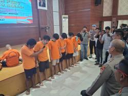 Polres Metro Bekasi Gulung Sindikat Kejahatan Jalanan: 15 Tersangka, Puluhan TKP, dan Senjata Tajam