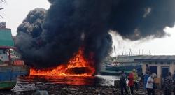 KM Marga Mulya Terbakar Hebat di Pelabuhan Pelindo Tegal, ABK Panik Selamatkan Kapal