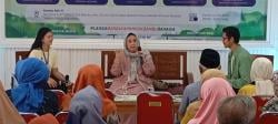 Sambangi Pondok Bambu, Yessy Gusman Ajak Lansia Tetap Semangat Jalani Hidup