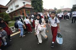 Potret Antusiasme Siswa Bersemangat Masuk Perdana di Sekolah Rakyat
