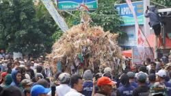 Rangkaian Sedekah Bumi, Jembul Tulakan Menjadi Magnet Ribuan Warga