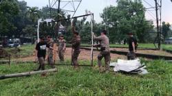 Baliho Liar dan Posko Ormas di GDC Depok Dirobohkan Satpol PP