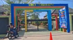 Viral! Makanan Bergizi Gratis Untuk Siswa di Tuban Dipenuhi Belatung