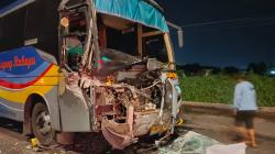 Sopir Diduga Ngantuk Berat, Bus Sugeng Rahayu Tabrak Truk di Jombang, 5 Orang Luka
