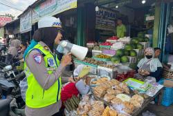 Satlantas Polresta Banyumas Blusukan ke Pasar, Ternyata Ini yang Dilakukan
