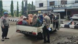 Mobil Pikap Muat Emak-emak Terjaring Operasi Patuh di Gowa, Satlantas Ingatkan Tertib Berlalu Lintas