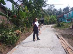 Dukung Ekonomi Warga, Pekon Panutan Kerjakan Rabat Beton 100 Meter di Dusun Panutan 1