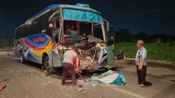 Bus Penumpang 25 Orang Tabrak Truk Gandeng di Jombang Akibat Sopir Mengantuk, Lima Orang Luka