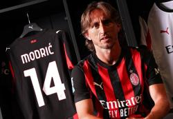 Gabung AC Milan, Luka Modric Pakai Nomor Peninggalan Pemain Keturunan Indonesia