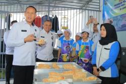 Roti dan Kue Buatan Napi di Jombang Curi Perhatian Kakanwil Ditjenpas Jatim, Begini Responnya