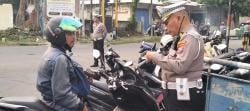 Pelanggaran Lampu Merah dan Helm Dominasi Operasi Patuh Semeru 2025 di Lamongan