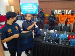 327 iPhone Bekas Gagal Diselundupkan di Batam, Tiga Tersangka Diamankan