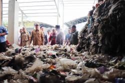Bahas Permasalahan Sampah, Pemkab Belitung Timur Kunjungi TPA BLE Kaliori Banyumas