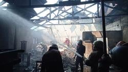 Tungku Penggoreng Sambar Atap, Pabrik Kerupuk di Kaliwungu Terbakar