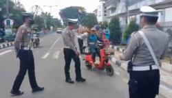 Nekat Lintasi Jalan Raya Pakai Sepeda Listrik, Warga Lebak Terjaring Operasi Patuh Maung 2025