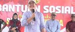 Realisasikan Janji Kampanye, Agustina-Iswar Serahkan Bantuan Operasional Bisyaroh kepada 6.572 Pener