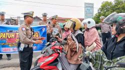 Operasi Patuh Telabang, Satlantas Polresta Palangka Raya Berikan Teguran Bagi Pelanggar Lalu Lintas