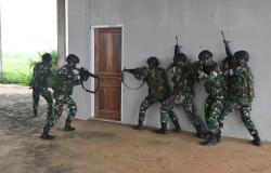10 Musuh Bersenjata Ditangkap, Latihan Militer di Lanud Suryadarma Simulasikan Serangan Nyata