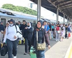 Stasiun Cirebon Paling Sibuk, Daop 3 Catat Lebih dari 2 Juta Penumpang Gunakan Jasa Kerera minat