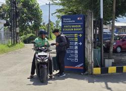 Dear Penumpang, Layanan Pesan Ojol Hanya di Pintu Barat Stasiun Purwokerto