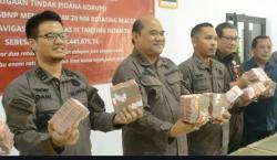 Kejari Cilacap Sita Uang Rp1,2 Miliar dari 4 Tersangka Korupsi Lampu Suar