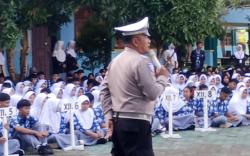 Polisi Masuk Sekolah! Sosialisasi Operasi Patuh Krakatau 2025 Saat MPLS