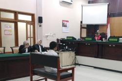 Suami Jual Istri untuk Layanan Seks Bertiga di Hotel Mojokerto Dituntut 7 Tahun Penjara