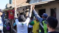 Bakti Sosial Serentak, Warga Bandung Dapat Bantuan Bedah Rumah