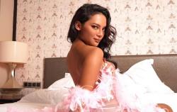 Mengenal Erika Carlina, Artis yang Ngaku Hamil di Luar Nikah