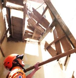 BREAKING NEWS: Tiga Orang Terluka Akibat Lantai Rumah Ambruk di Megamendung, Bogor