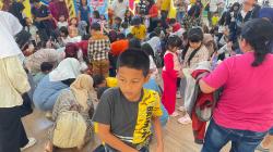 Semarang Diguyur Hujan Permen! Anak-Anak Girang, Orangtua Tak Mau Ketinggalan