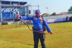 Serem Banget! Depan Panggung Konser Dewa 19 di Jombang Tetiba Didatangi Ular Misterius