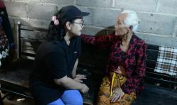 Tangis Haru Mbah Muhammad: Rumah Reyot Berganti Harapan Baru