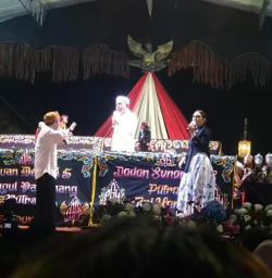 Ribuan Warga Terpesona oleh Wayang Golek Empat Dalang dan Air Mancur Menari di Hari Jadi Purwakarta