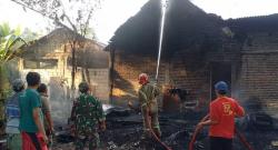 Bakar-bakar Sampah, Tempat Usaha Vulkanisir Ban di Jombang Ludes Terbakar