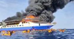 BREAKING NEWS: KM Barcelona 5 Terbakar di Sulut, Penumpang Histeris Lompat ke Laut