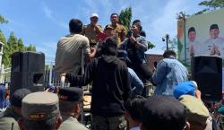 Demo di Kantor Gubernur, Warga di Kawasan TNTN  Tolak Relokasi