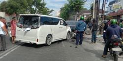 BREAKING NEWS: Kecelakaan Beruntun di Medan Libatkan Vellfire, Avanza, dan Betor, Dua Korban Luka