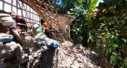 Tanah Longsor Terjang Desa Susukan, Satu Rumah Rusak Berat