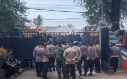 Kasus Tak Ditindak, Massa Geruduk SMA 4 Serang,Tuntut Guru Cabul Dipecat dan Kebijakan Dipertanyakan