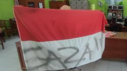 Heboh! Bendera Merah Putih Dicoret Tulisan 